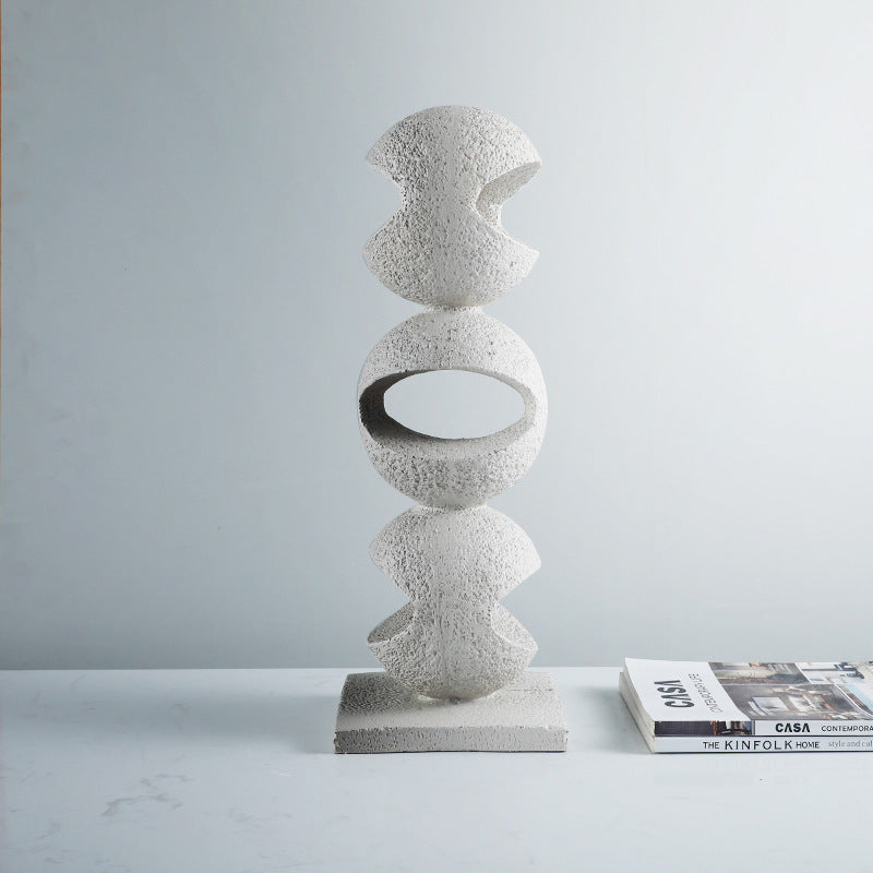 Künstlerische strukturierte Steinskulptur