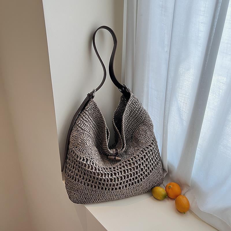 Geflochtene Sommerhandtasche mit Praktischen Ledergriffen Brehn