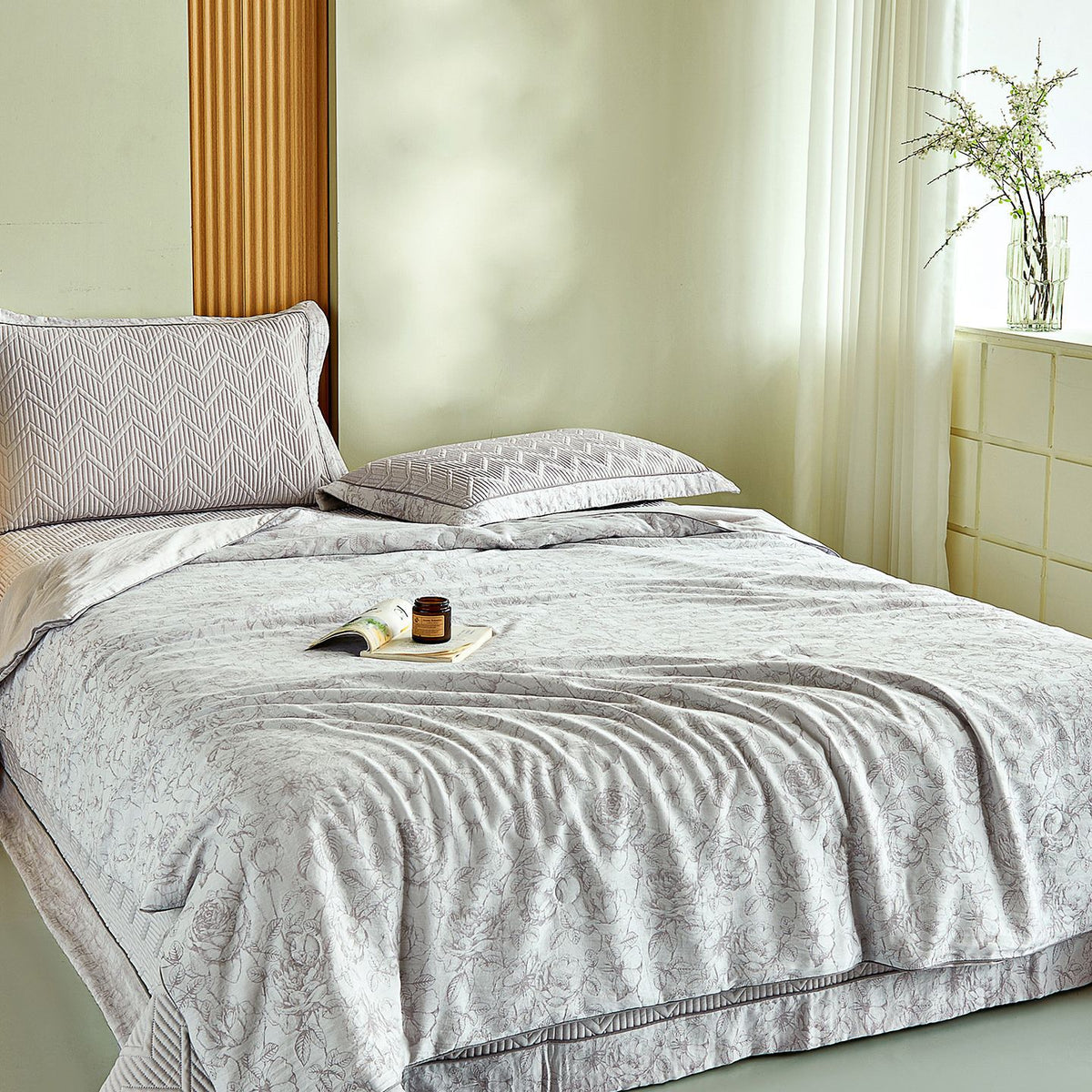 Baumwollgequilteter floraler Bettbezug und Tagesdecke Set