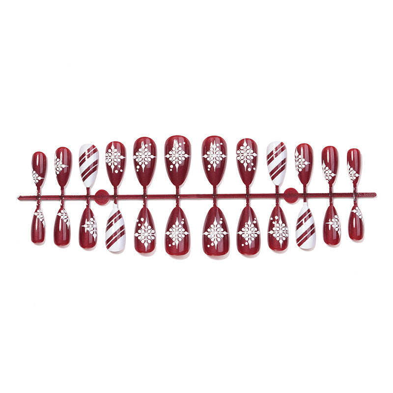 Kunstnagelset mit festlichem Winterdesign und glamourösen Akzenten Brehn