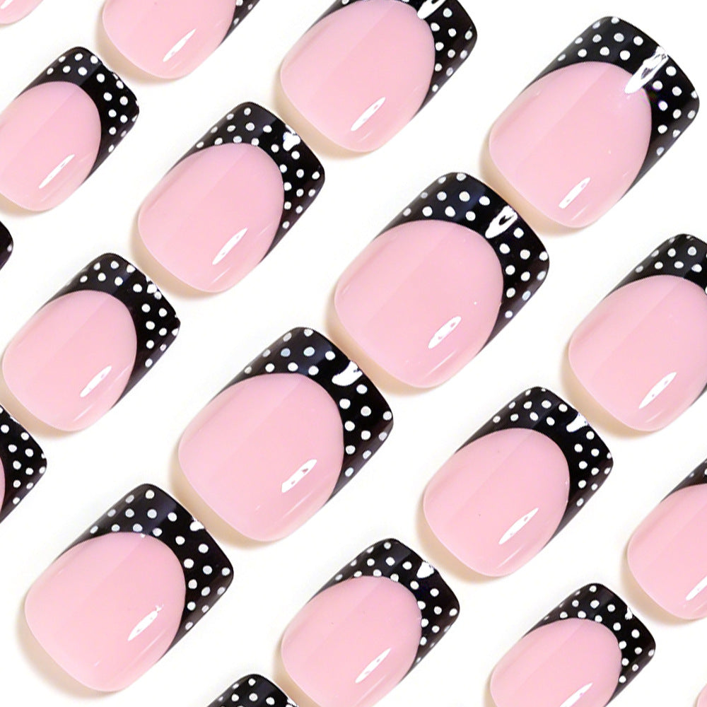 Stylisches French Tip Nagelkunst-Set Brehn