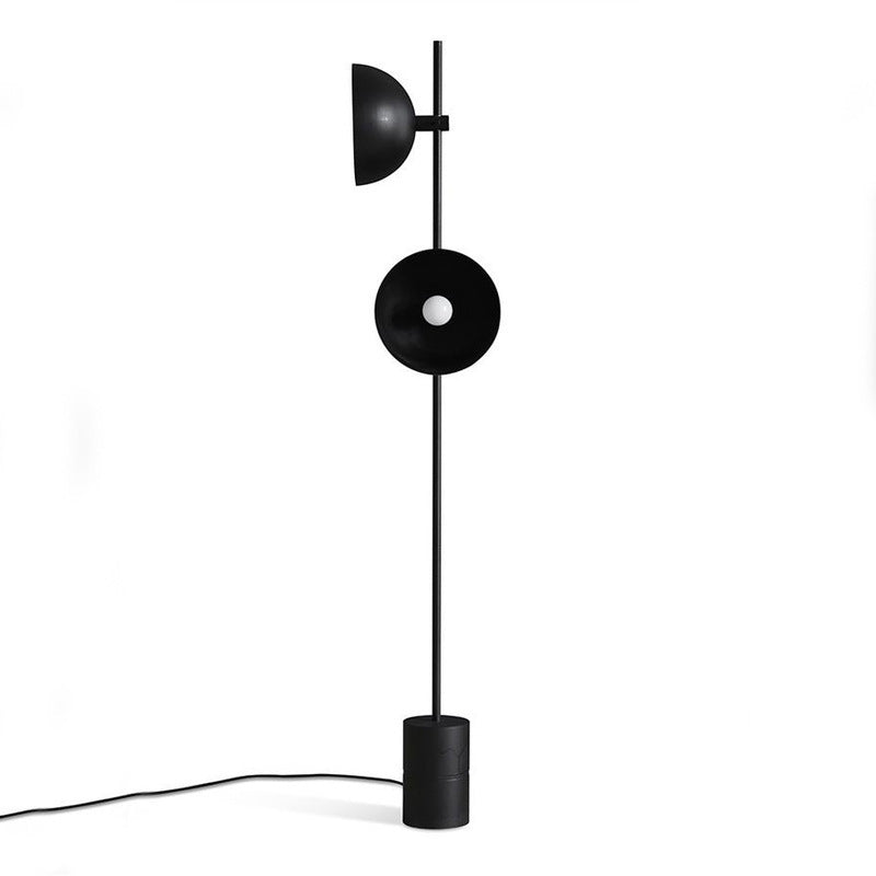 Moderne Schlanke Stehlampe mit verstellbarem Schirm