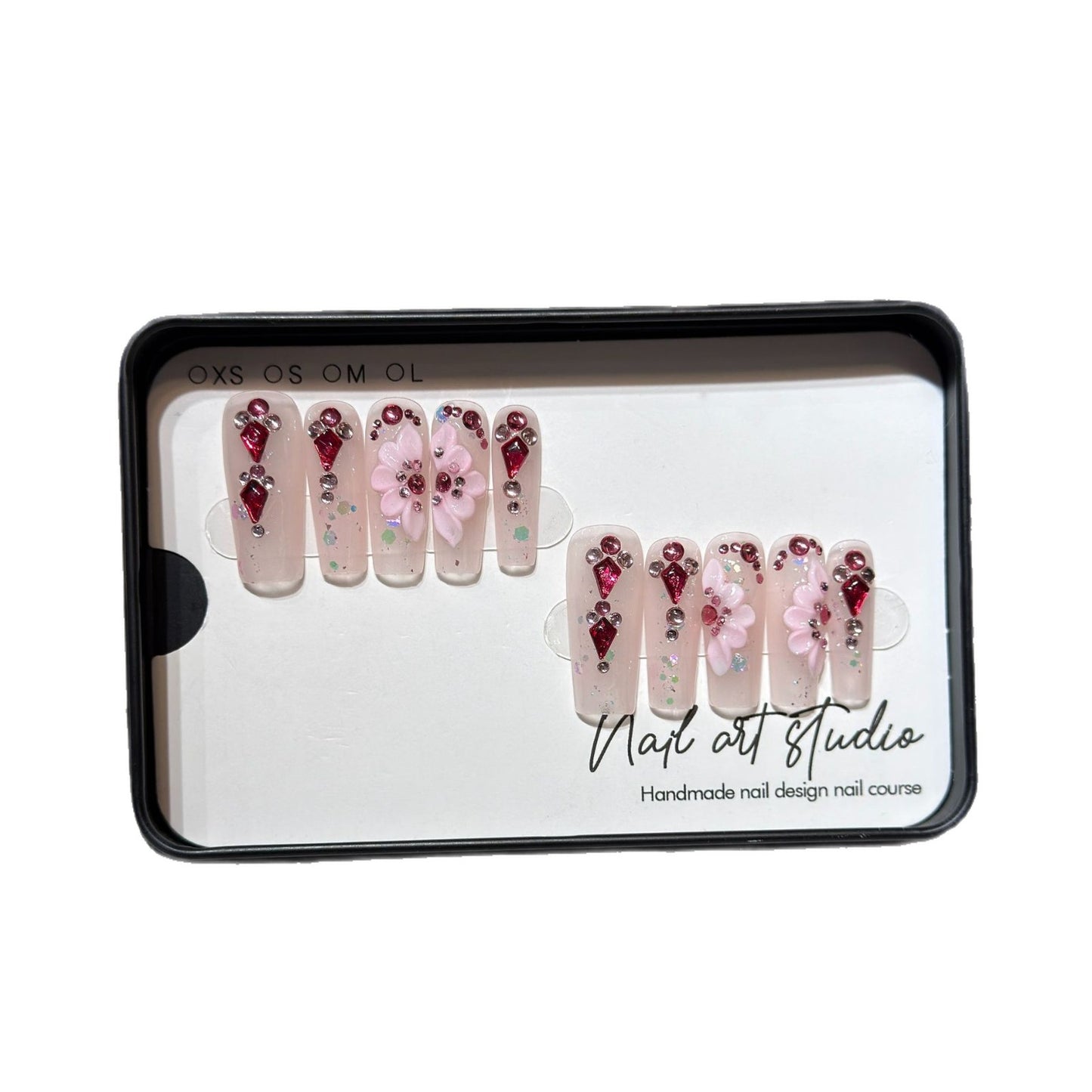 Blumenmotiv Press-On Nagelset mit Edelsteinakzenten Brehn