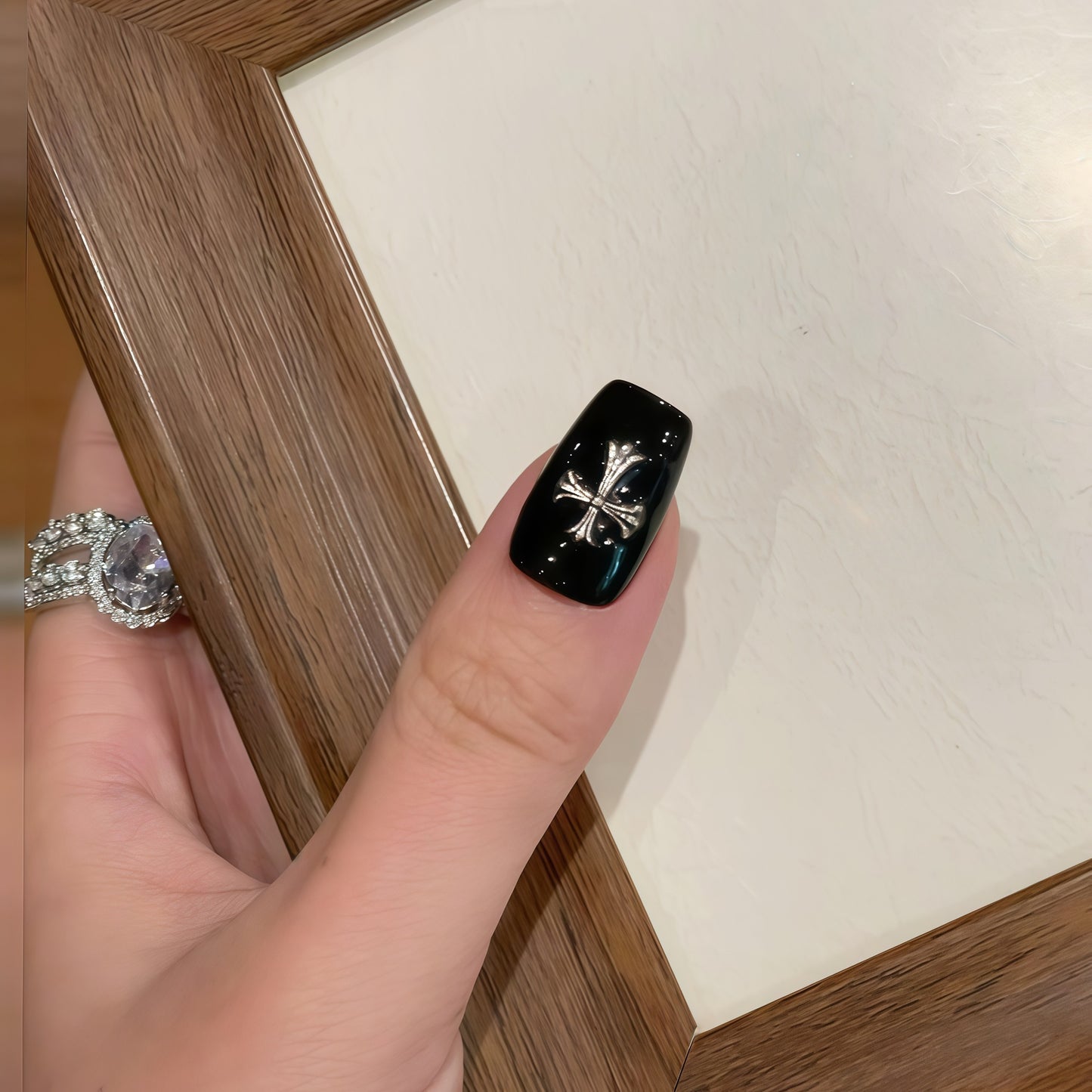Kreative Kunstnagelspitzen mit Stilvollem Sternenmotiv Brehn