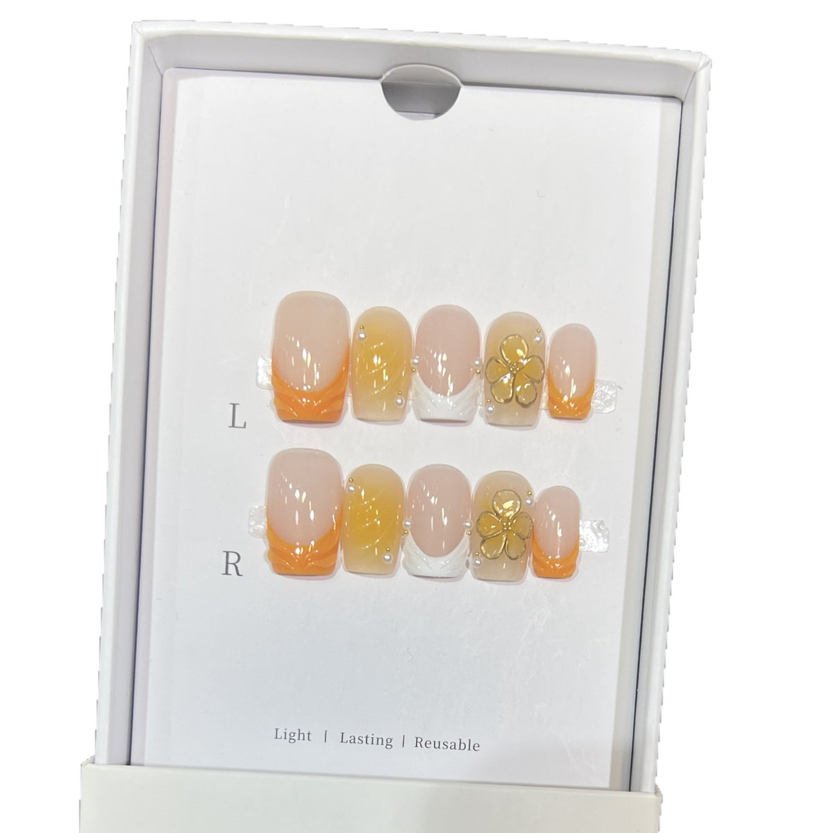 Elegante Stiletto Press-On Nagelset mit floralen Akzenten Brehn