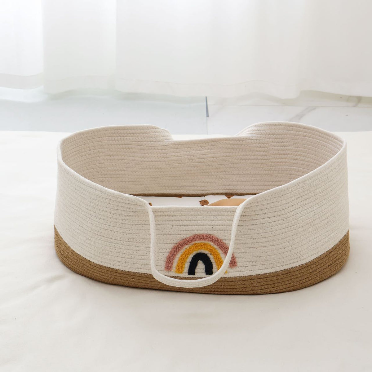 Gestepptes Baumwoll Portable Baby-Bassinet Nest mit gesticktem Regenbogen-Detail