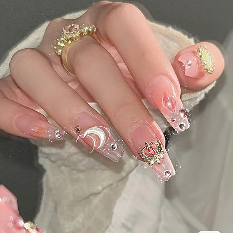 Künstlerische Press-On Nagelspitzen mit Edelstein- und Mondakzenten Brehn