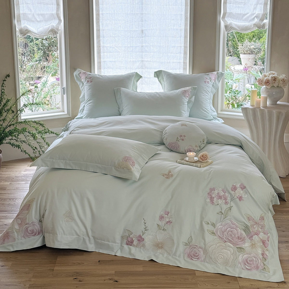 Florales besticktes Baumwollsatin Bettbezug Ensemble mit dekorativem Bolster und Kissenbezügen