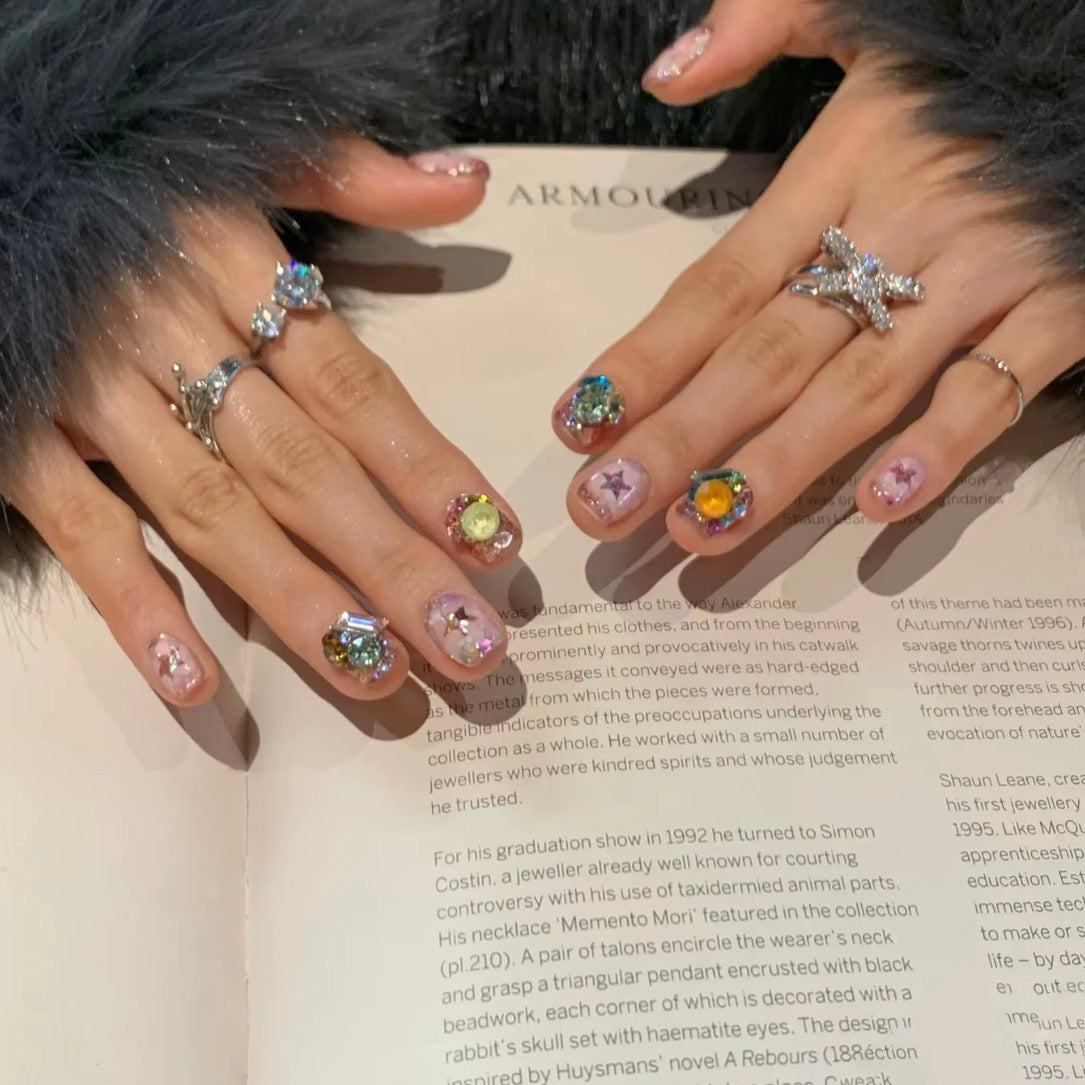 Elegantes Press-On Nagelset mit funkensprühendem Design Brehn