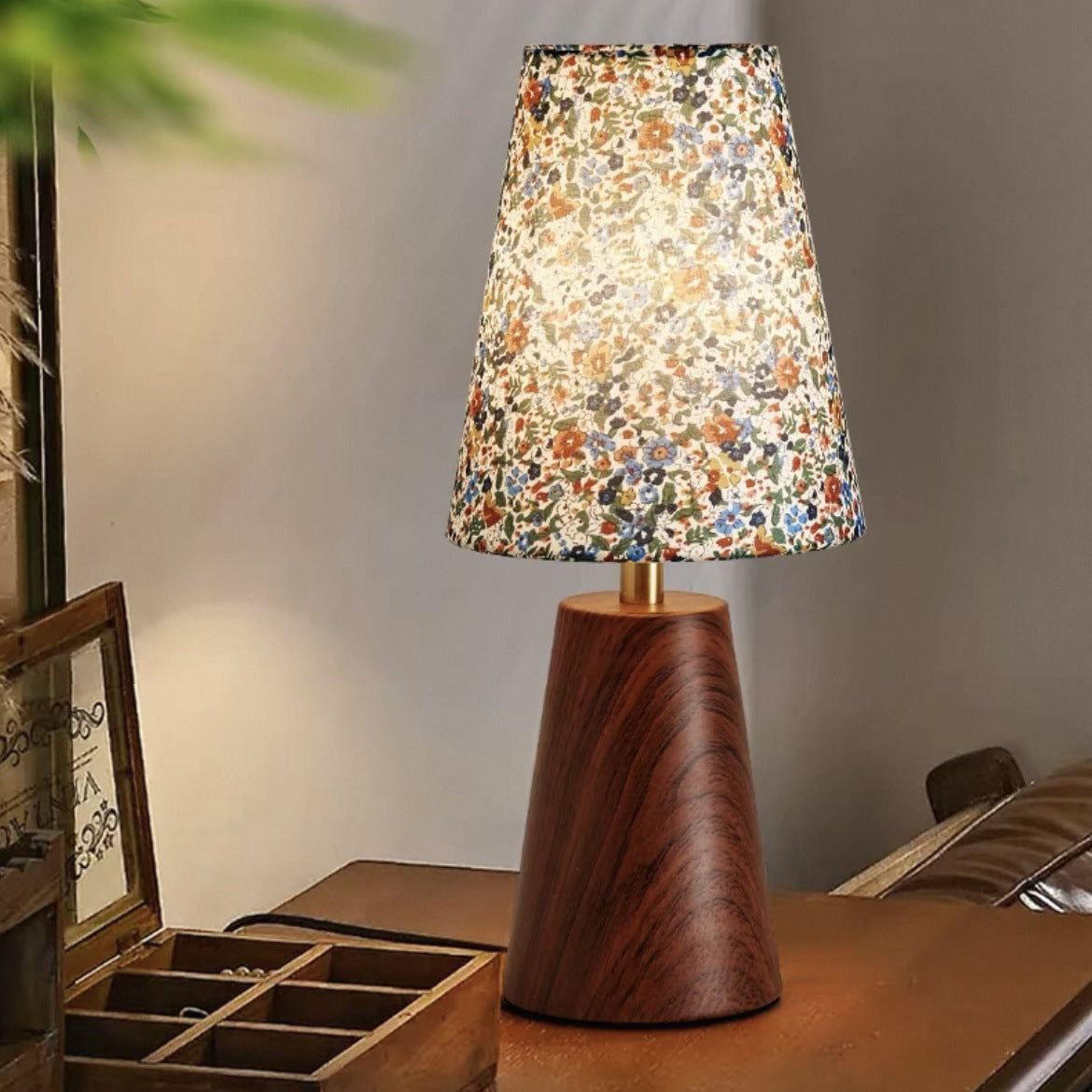 Moderne Blumenmuster-Tischlampe
