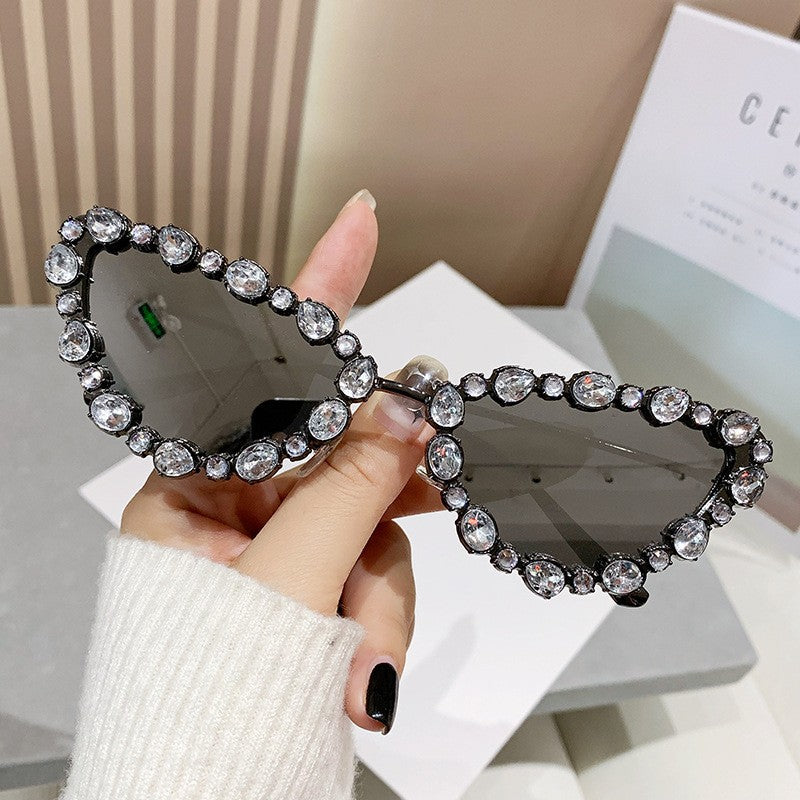 Glamouröse mit Rhinestones verzierte Sonnenbrille