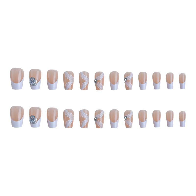 Elegantes Kunstnagelset mit filigranen Verzierungen und Glitzerelementen Brehn