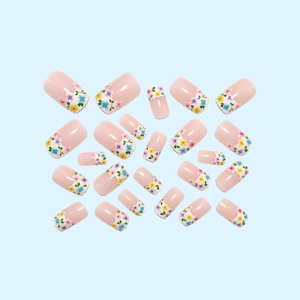 Kunstnägel mit floralen Designs und Hochglanzfinish Brehn