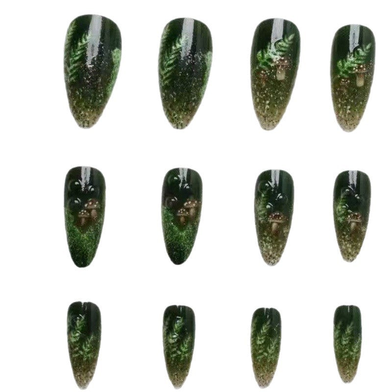 Elegante Kunstnägel mit pflanzlichem Design Brehn