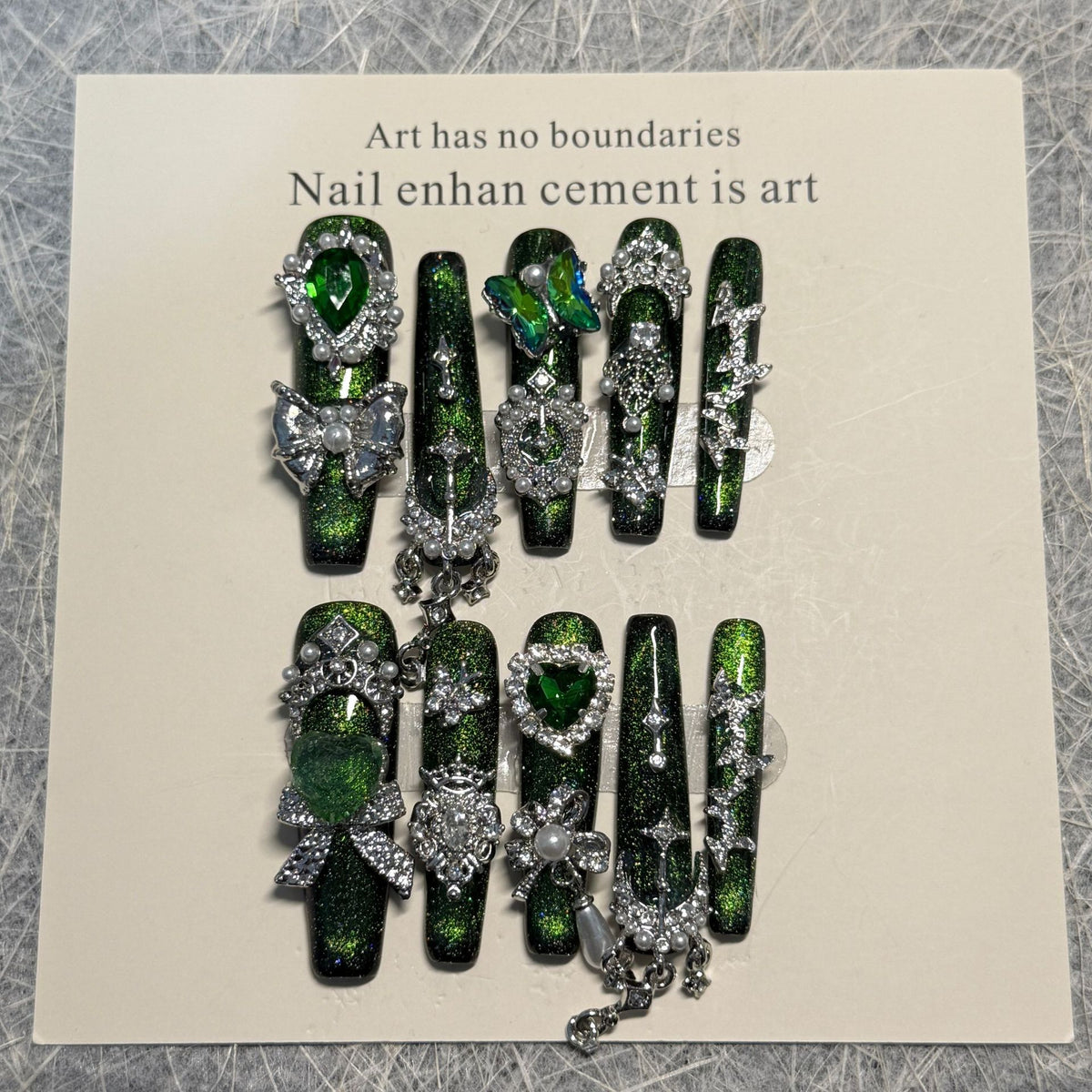 Dekoratives Press-On Nagelkunst Set