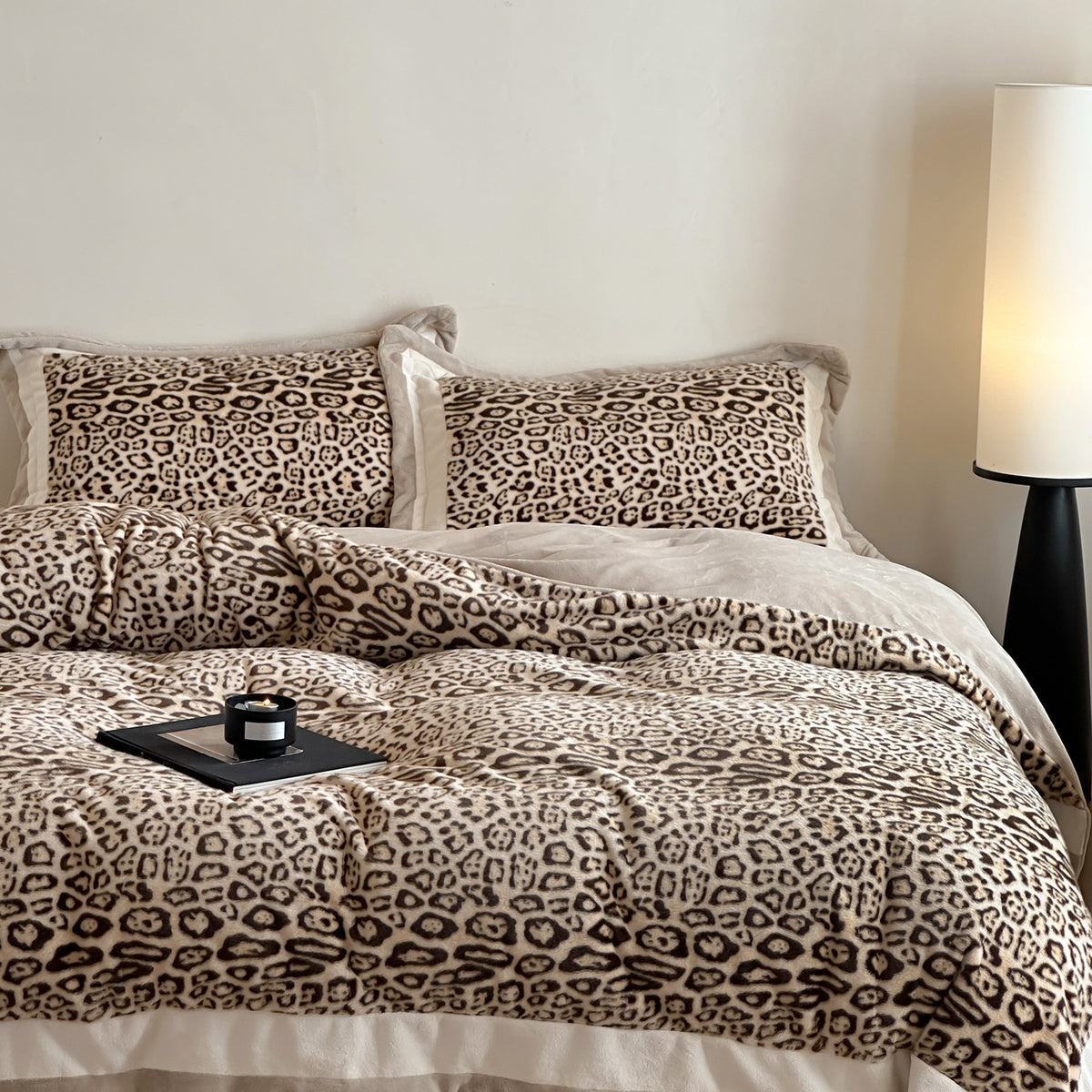 Plüsch Leoparden-Print Wendebettwäsche-Set mit samtigem Rand