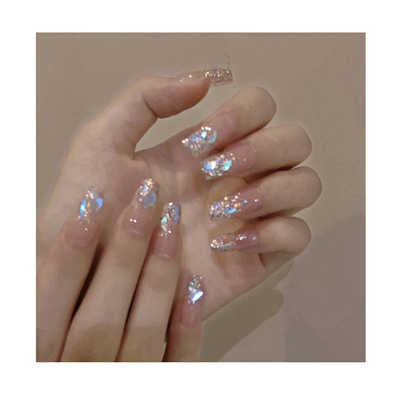 Glamouröse Nagelkunst mit holografischen Akzenten Brehn