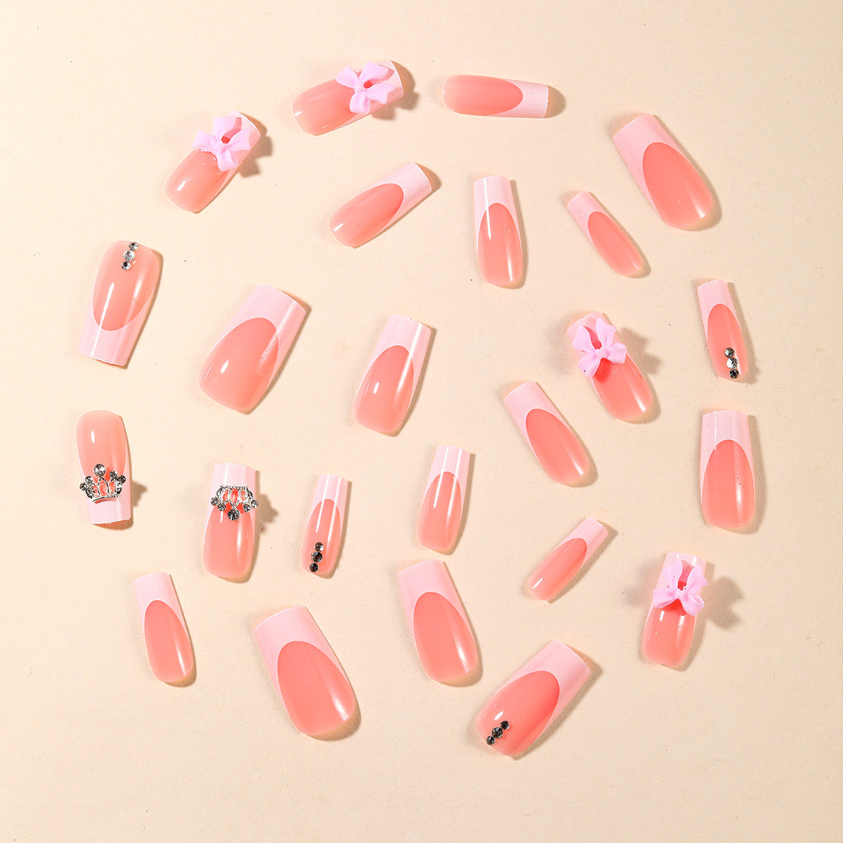 Elegante mit Krone verzierte Nagelkunstverlängerungen Brehn