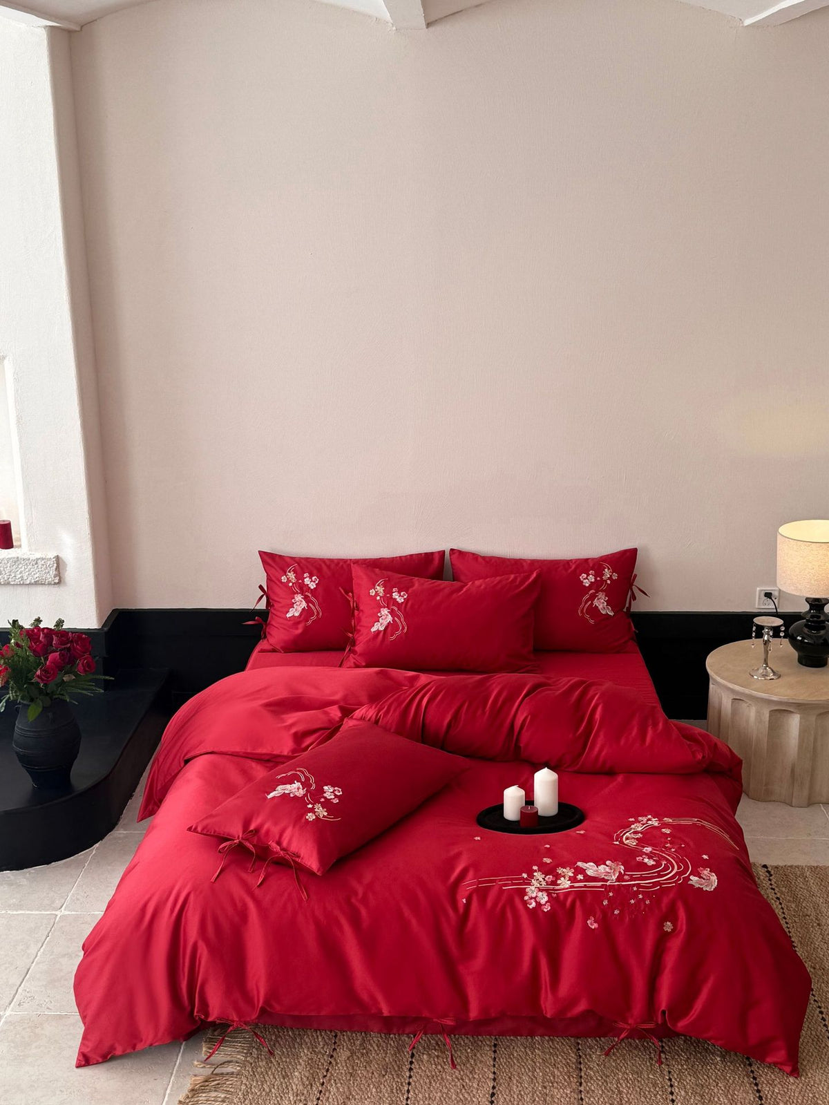 Besticktes Satin-Bettwäsche-Set mit Schleifenbändern und zarter Blumenstickerei Brehn