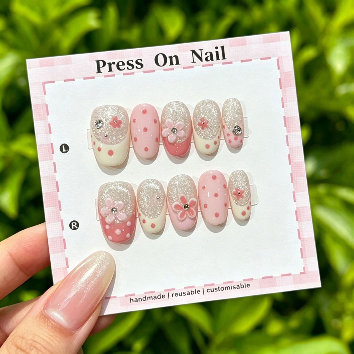 Anpassbares Blüten-Press-On-Nagelkunst-Set 1791773546