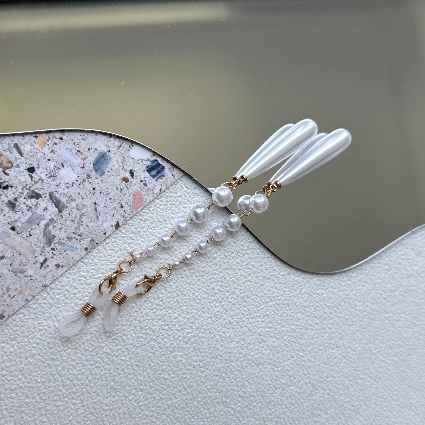 Elegante mit Perlenakzenten versehene Brillen Kette Brehn