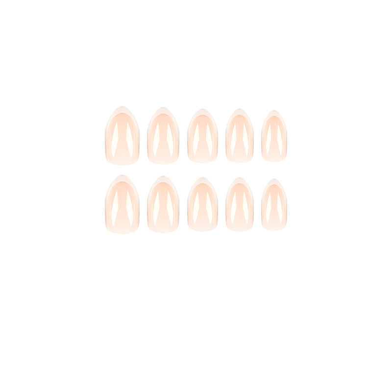 Kunstvolle Nagelverlängerungen im eleganten French-Tip Design Brehn