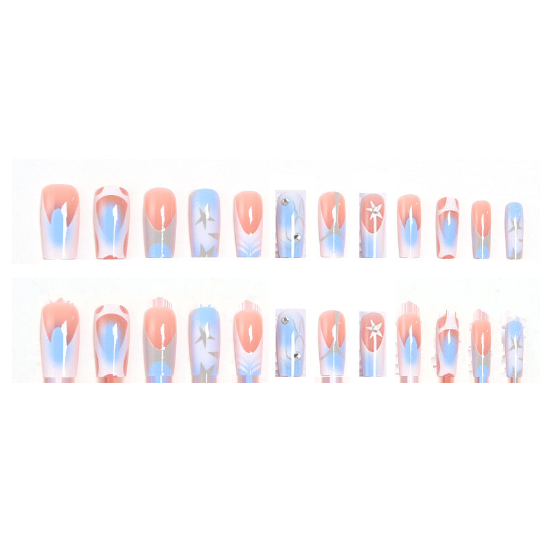 Kunstvolle Nagelspitzen mit maritimem Design Brehn