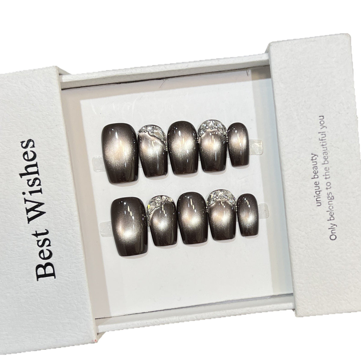 Elegantes Press-On-Nagelkunst-Set mit Strass-Akzenten Brehn