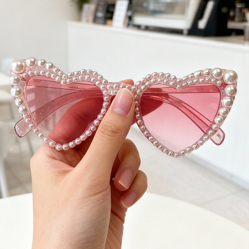 Herzförmige Sonnenbrille mit Perlendetails Brehn