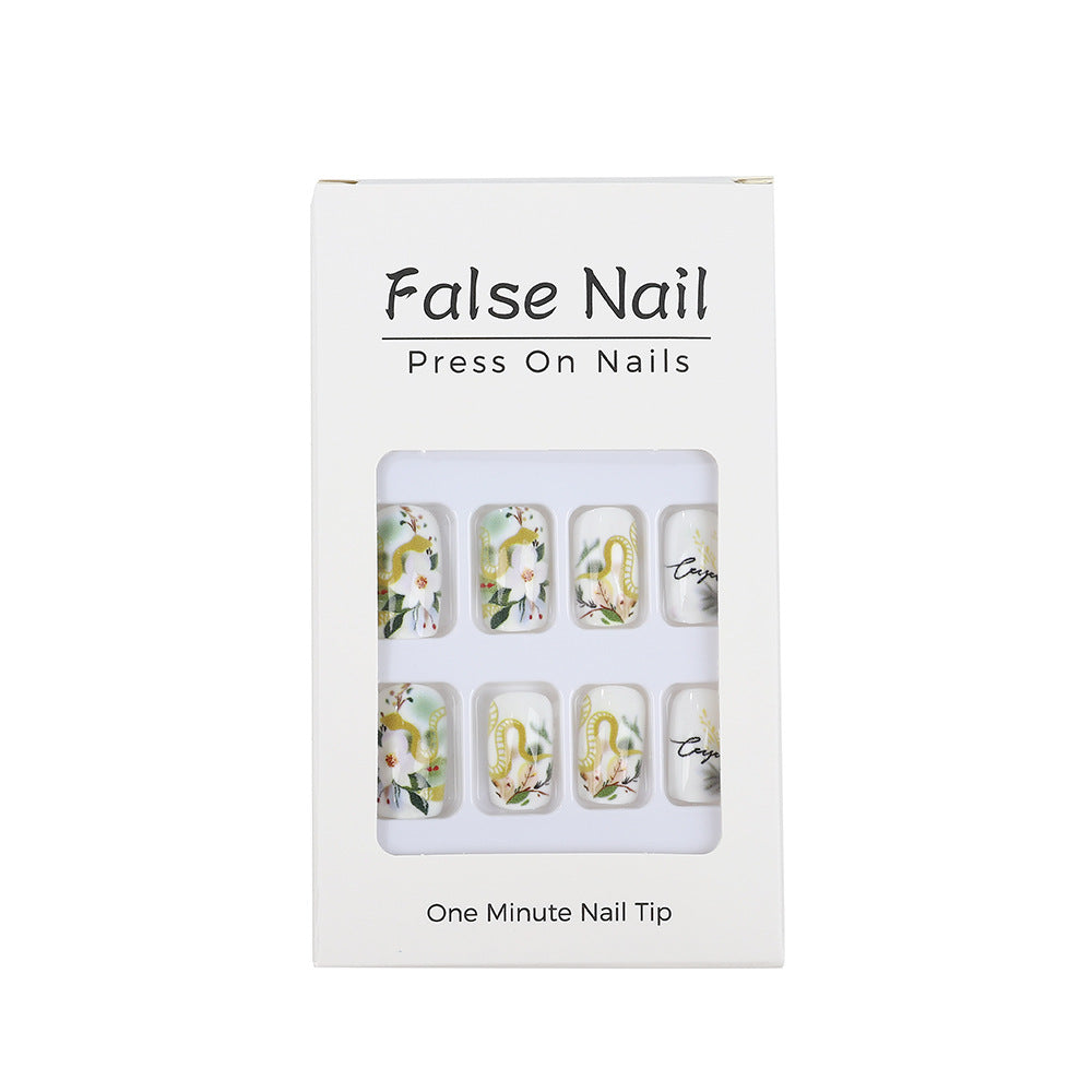 Kunstnägel mit floralem und künstlerischem Design Brehn