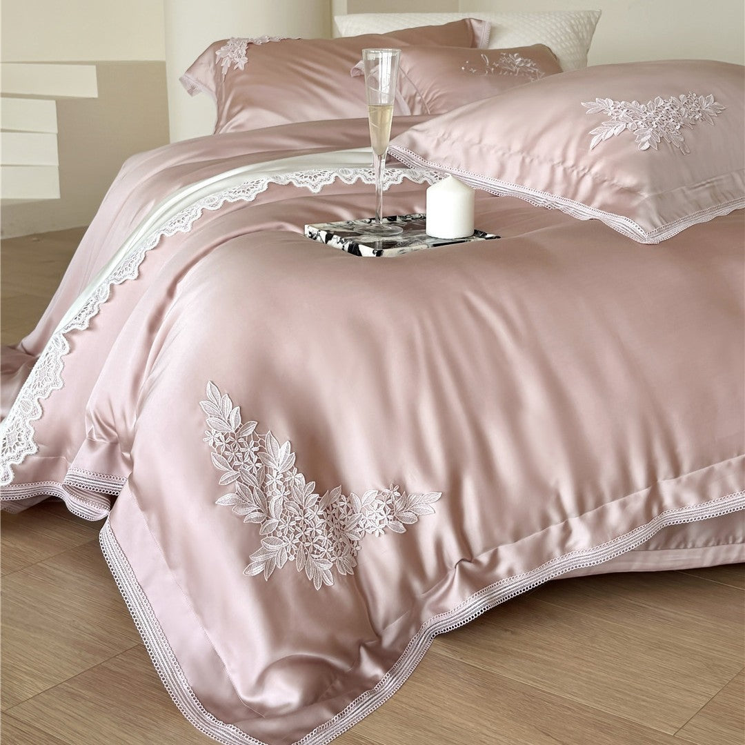 Seidenbesticktes Blumensatin-Bettwäsche-Set mit Spitzenbesatz-Kissenbezügen