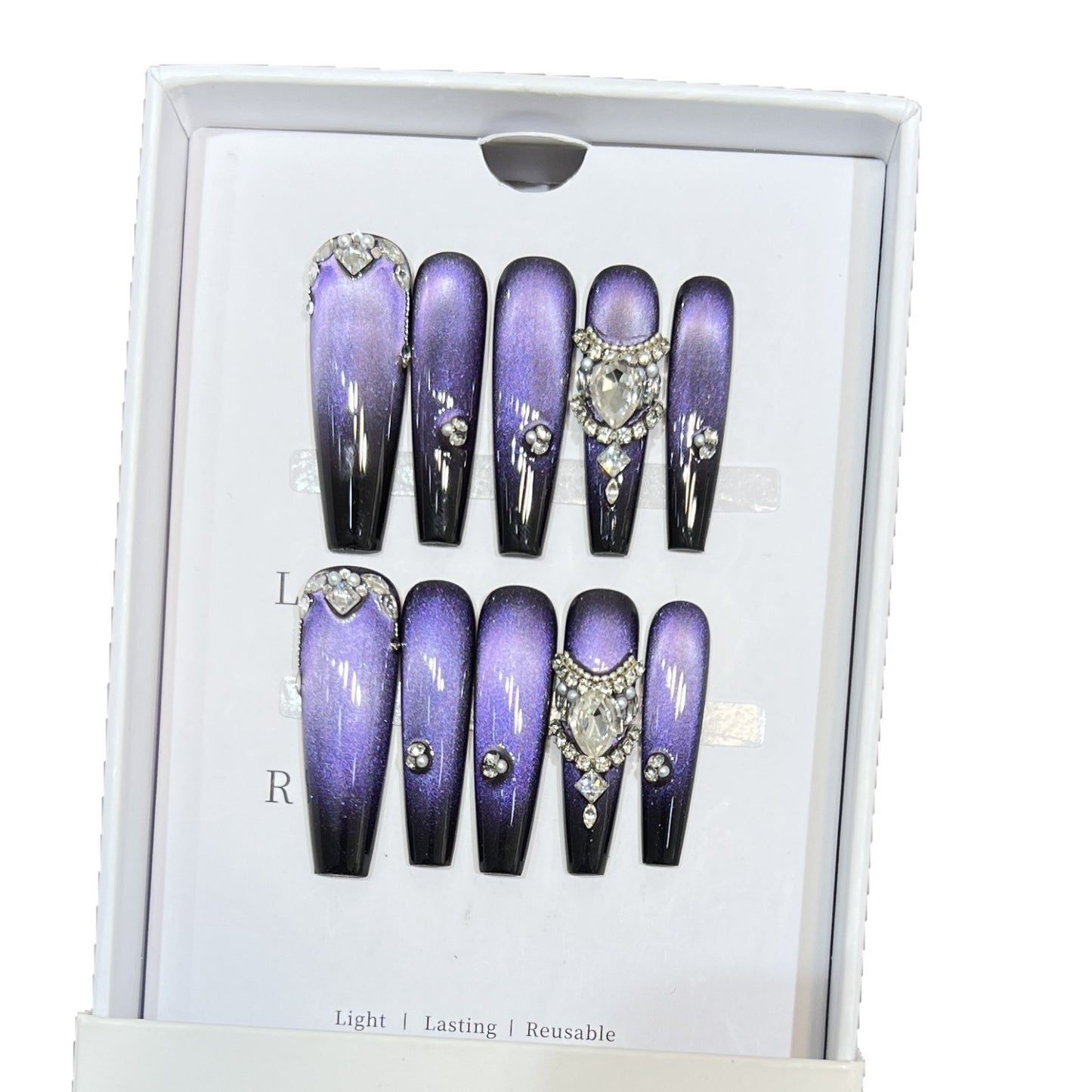 Dekoratives Press-On Nagelkunst-Set mit Edelsteinakzenten Brehn