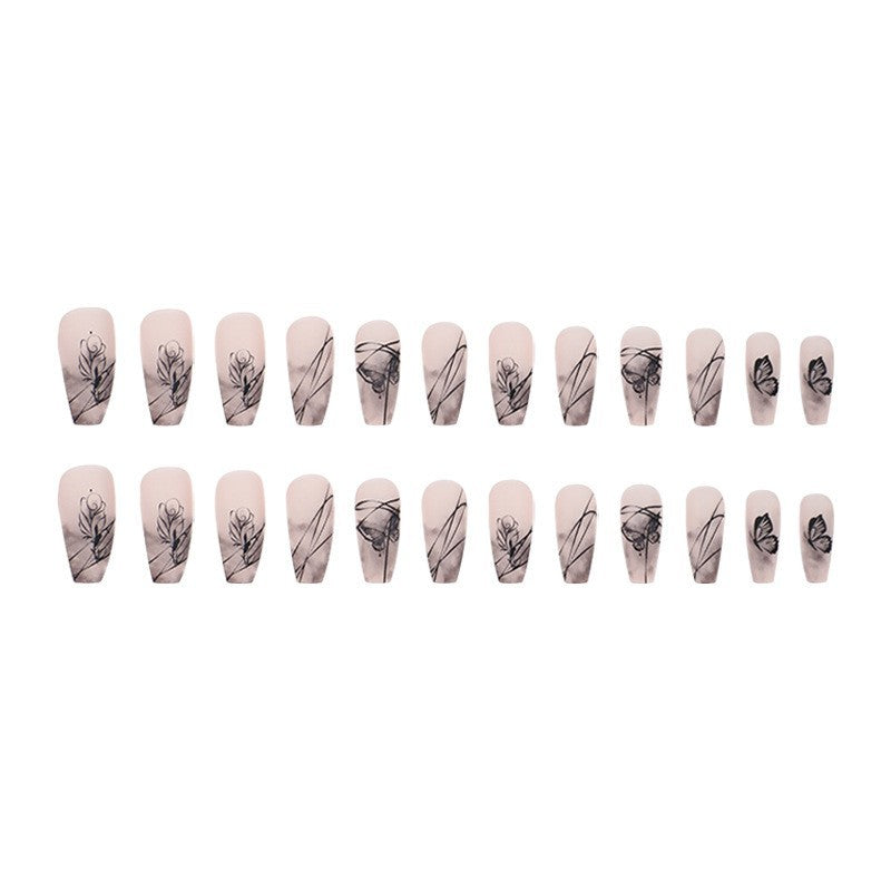 Kunstnagelset mit eleganten Blumendesign und filigranen Schmetterlingsmotiven Brehn