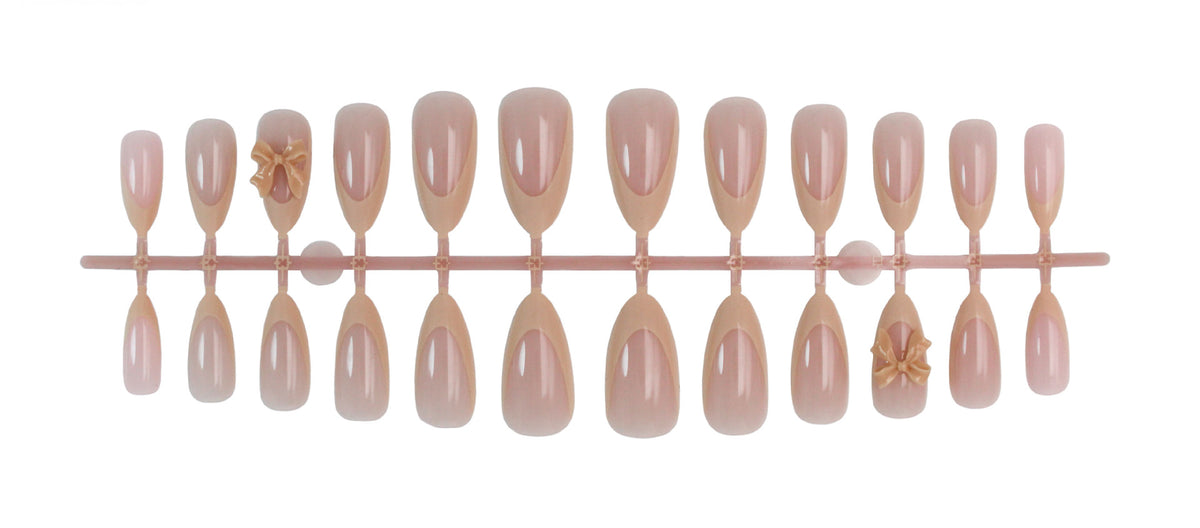 Kunstnagelset mit eleganten Blütenverzierungen und stilvollem Farbverlauf Brehn