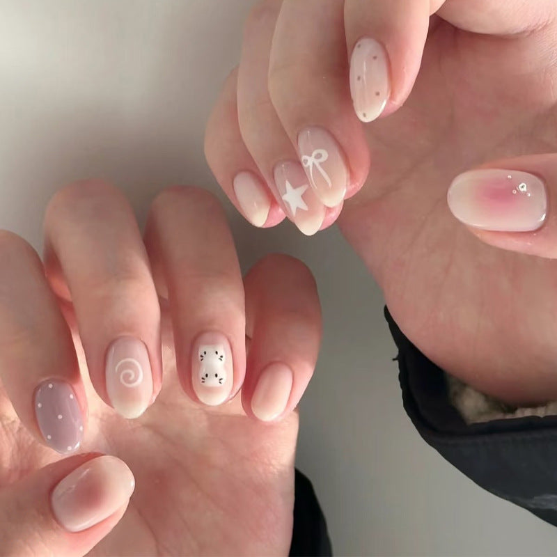 Künstlerisches Press-On Nagelset mit einzigartigen Dekorationselementen Brehn