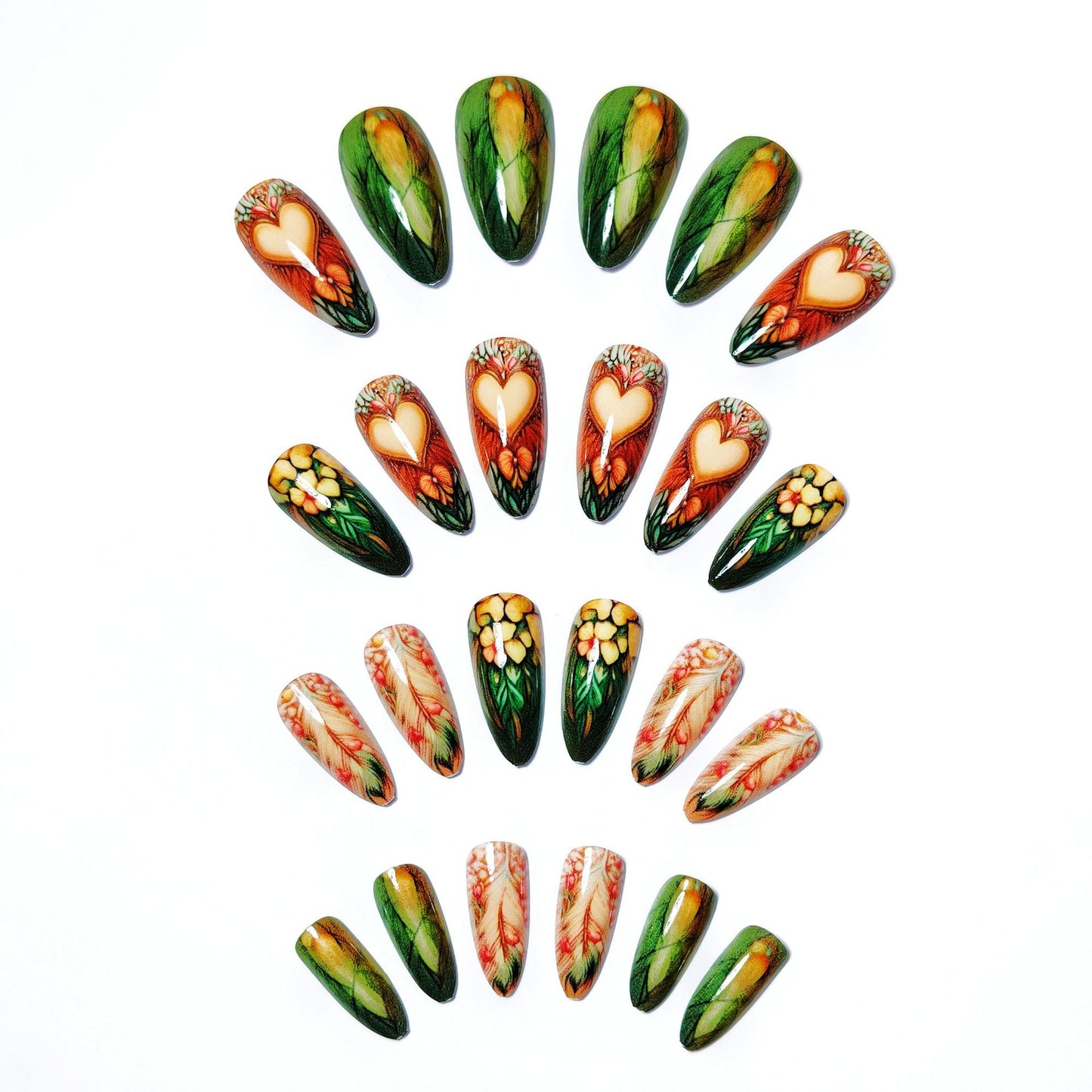 Kunstnägel mit Floralem und Romantischem Herzensdesign Brehn