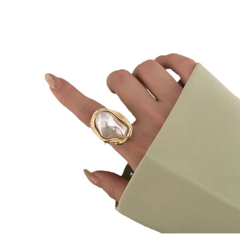 Eleganter Perlring mit Einzigartigem Design Von Brehn