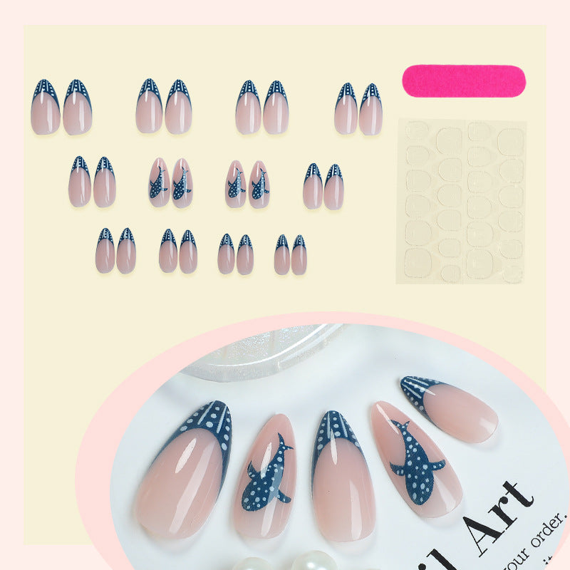 Künstlerisches Press-On-Nagelset mit dekorativem Walfischdesign Brehn