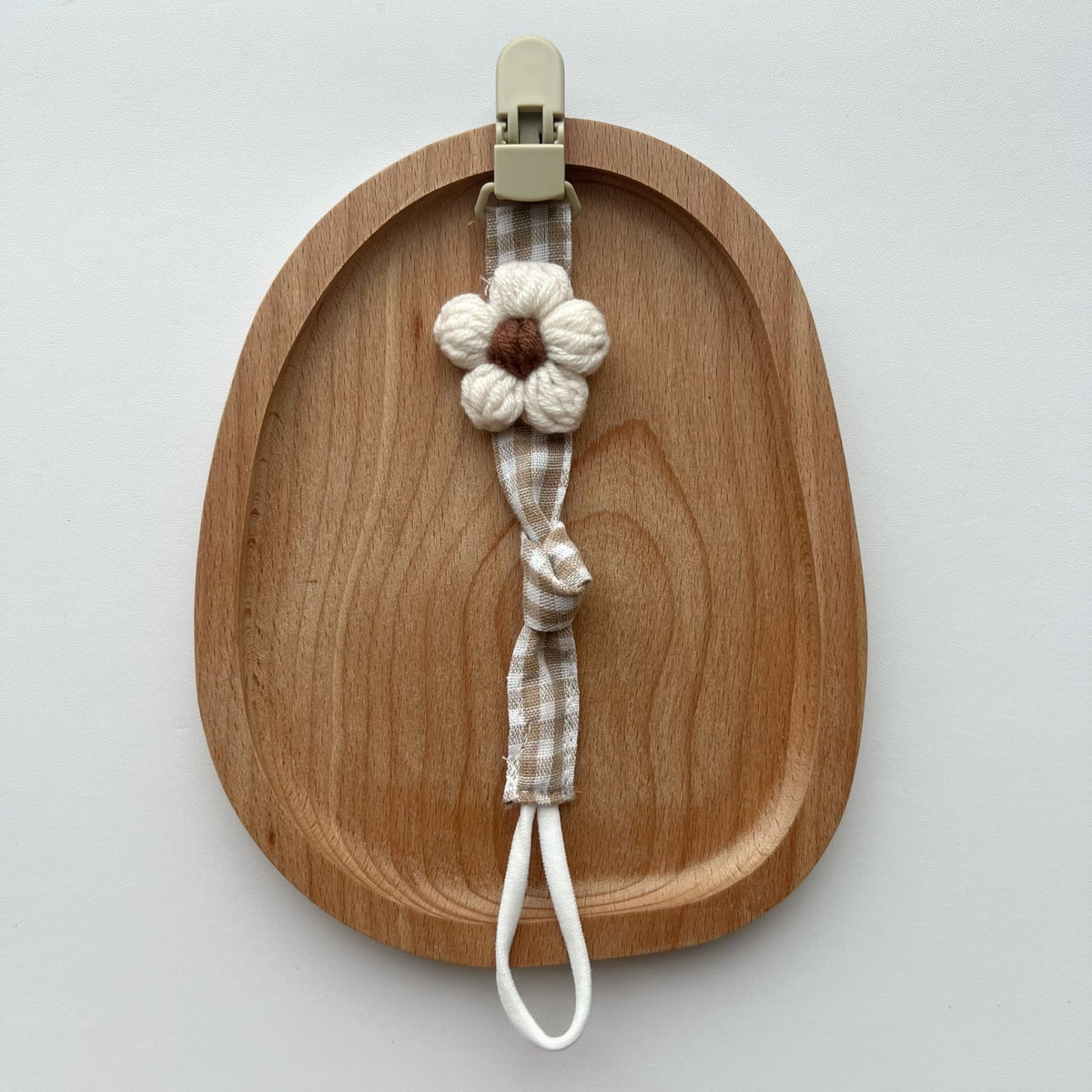 Schnuller- und Beißringclip mit Holz-Sicherheitsclip und gehäkelter Blume