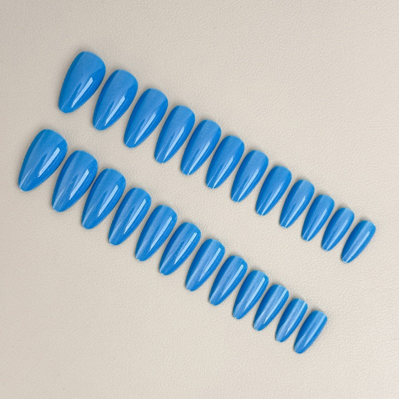 Elegante Kunstnägel mit spitzem Design Brehn
