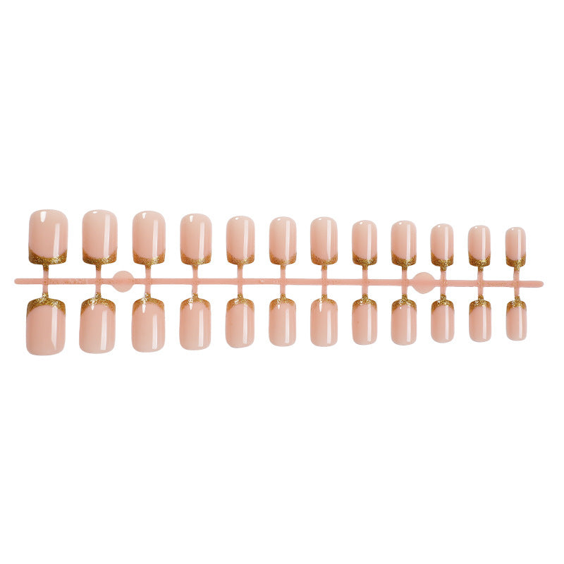 Elegante Press-On Nagelkollektion mit goldenen Akzentdetails Brehn