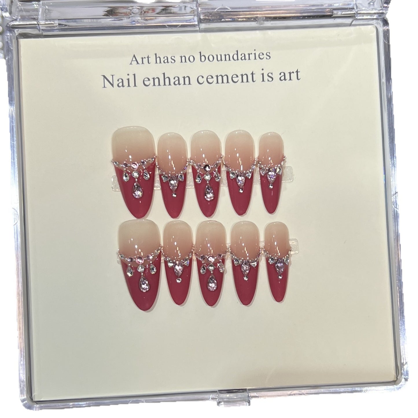 Luxuriöses Press-On Nagelkunst Set mit Strassdetails Brehn