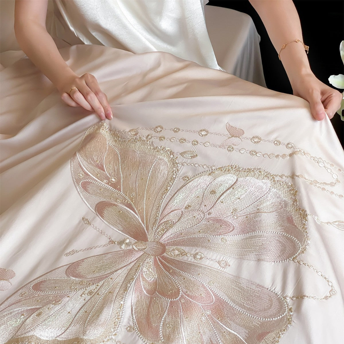 Luxuriöse Satin bestickte Schmetterling Bettwäsche Set