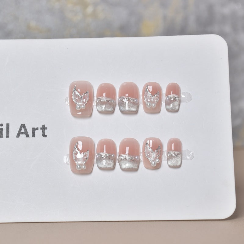 Elegante mit Kristallen verzierte Nagelverlängerungen Brehn