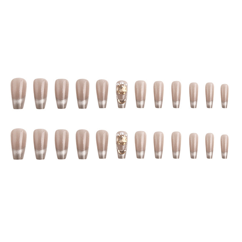 Kunstnagelset mit glamourösen Gold- und Glitzerakzenten Brehn