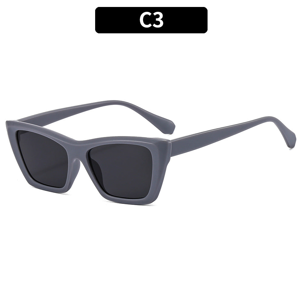 Trendige Cat-Eye Sonnenbrille mit skulpturalem Design
