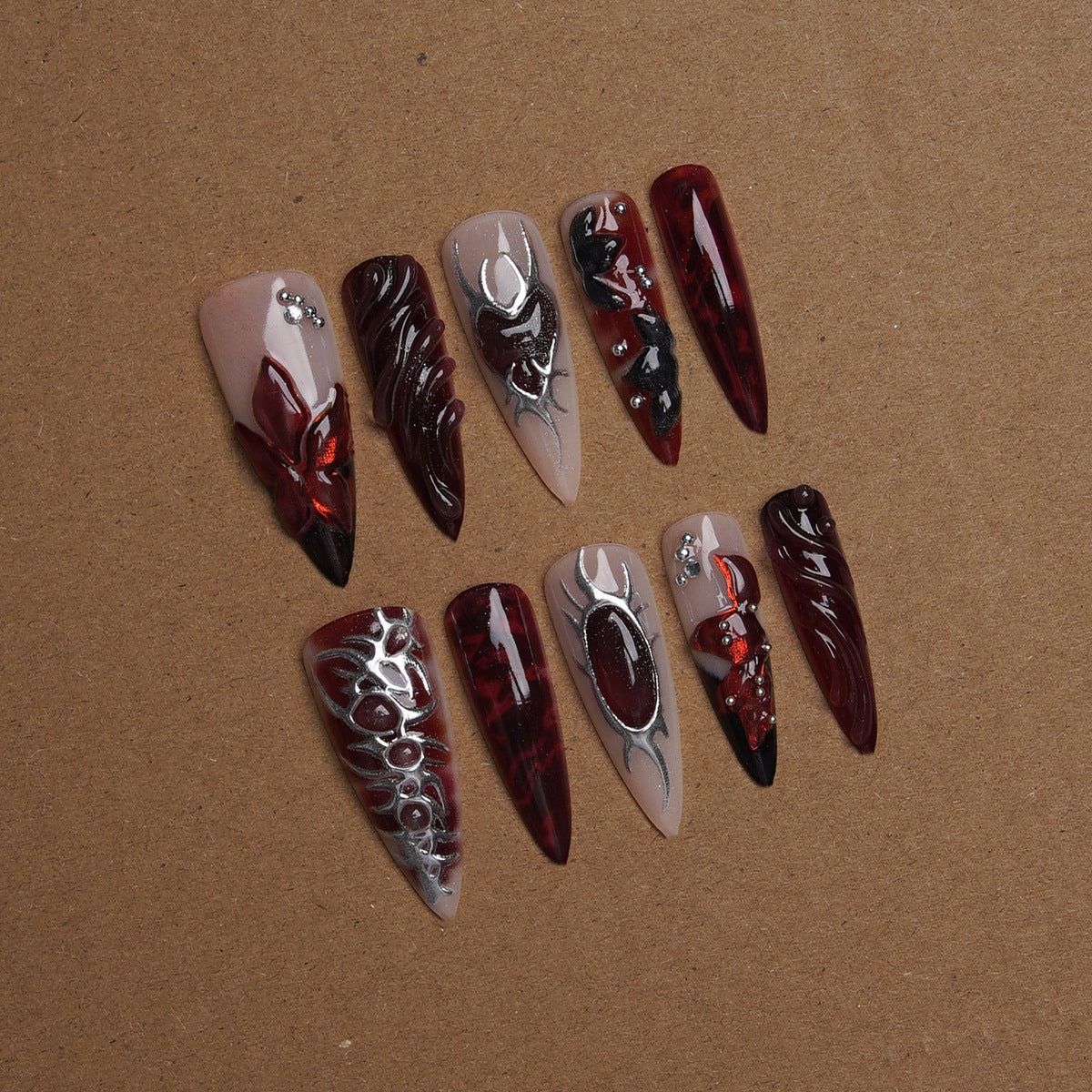Kunstnagelset mit kunstvollen Designs Brehn