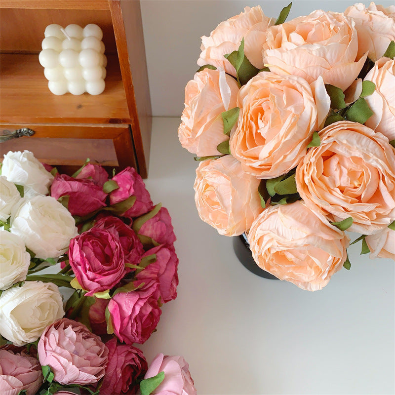 Dekorativer künstlicher Blumenstrauß
