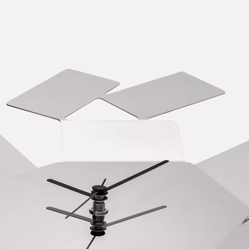 Abstrakte geometrische Wanduhr