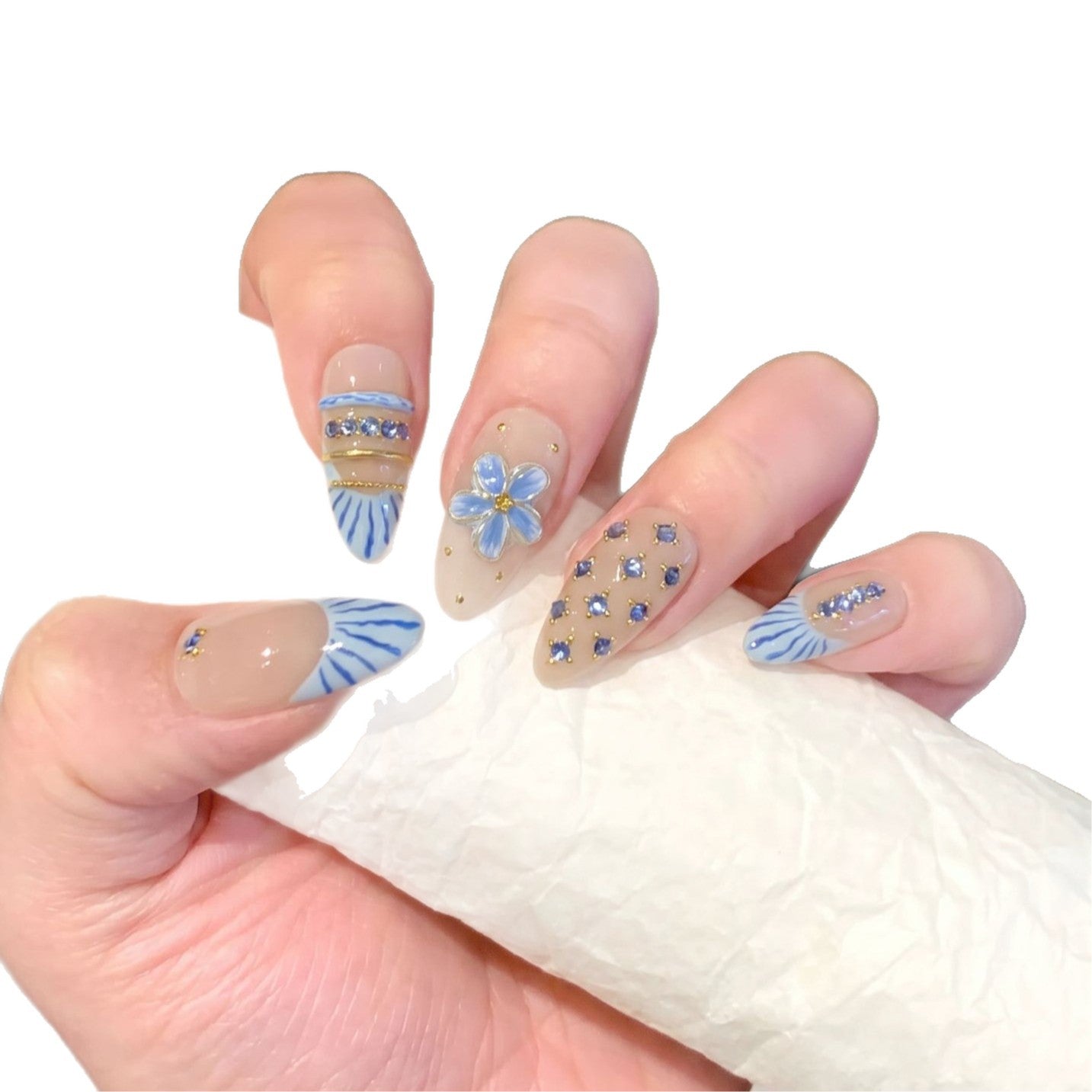 Dekoratives Nagelkunst-Set mit floralem und gemstone Akzent Brehn
